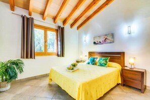 3 عدّة غرف نوم ومكتب ومكواة/لوح كي وسرير سفر