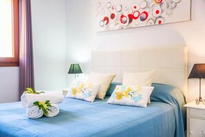 2 bedrooms, iron/ironing board, internet, bed sheets
