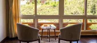 The 33rd Executive Suites