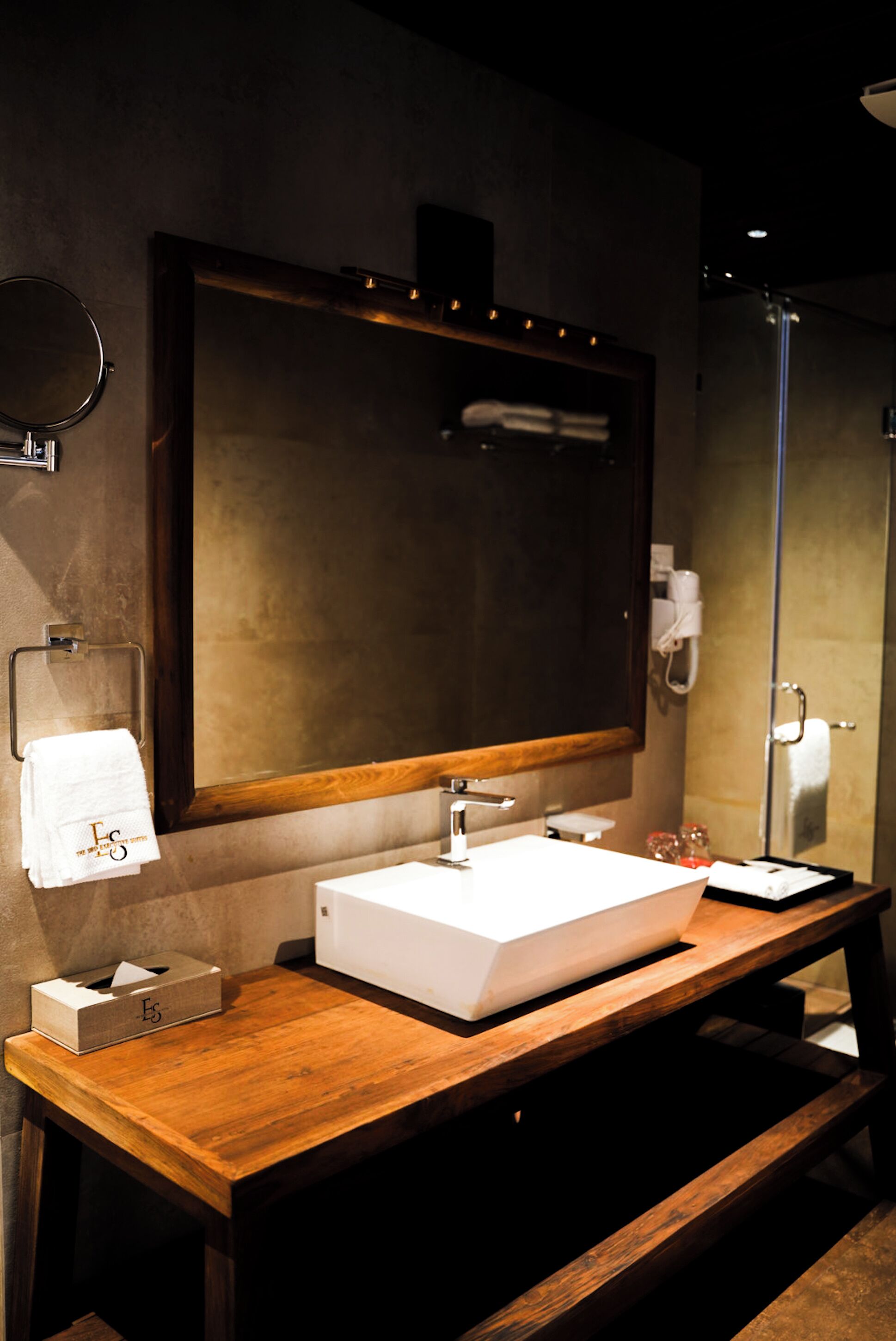 Superior Room, Valley View | Bathroom | Hair dryer, towels, soap, shampoo