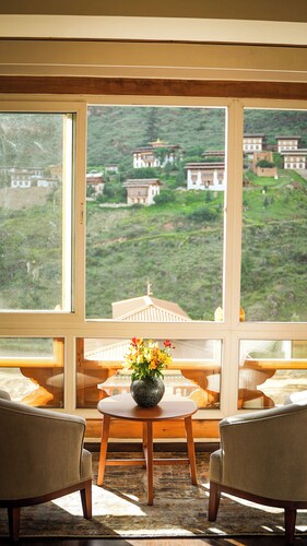 The 33rd Executive Suites