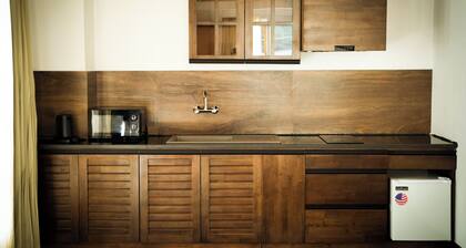 The 33rd Executive Suites