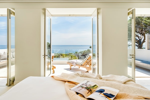 4 bedrooms, in-room safe, iron/ironing board, WiFi