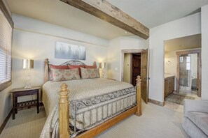 4 室のベッドルーム、アイロン / アイロン台、旅行用ベビーベッド、WiFi (無料)