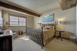 4 bedrooms, iron/ironing board, travel cot, free WiFi