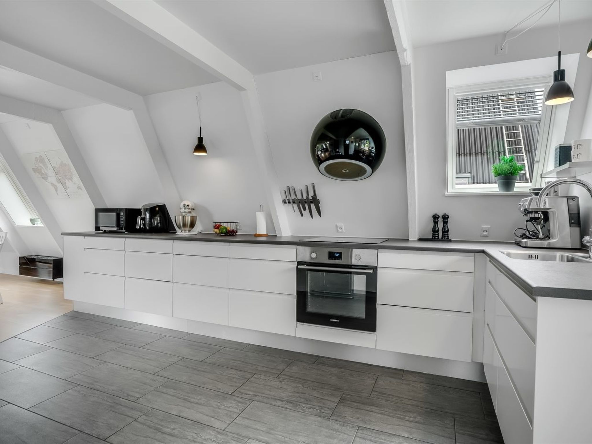 Fridge, microwave, dishwasher, cookware/dishes/utensils