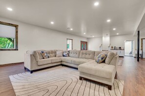 Interior - The Oakdale Retreat with Pickleball Court (Lykens)