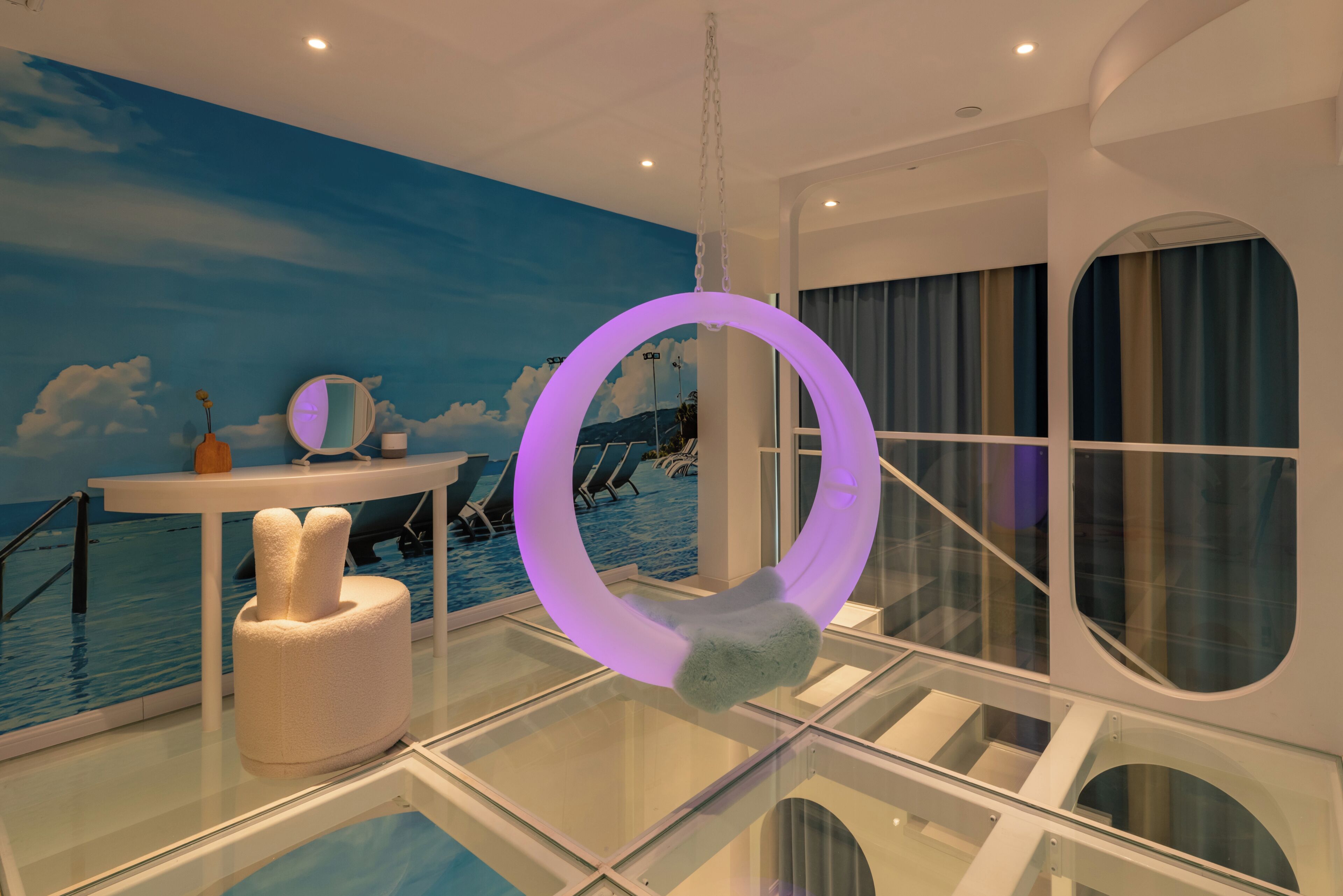 Fantasy Ocean (Fun Bubble Pool + Mini Slide) | Individually decorated, iron/ironing board, free WiFi