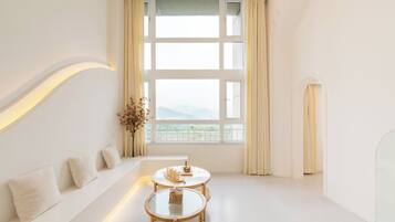 Adventurer | Living area