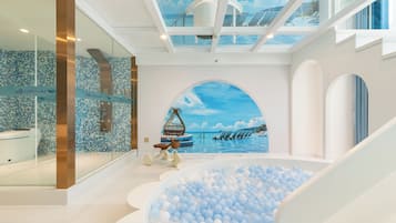 Fantasy Ocean (Fun Bubble Pool + Mini Slide) | Living area