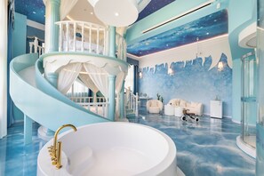 Toetasjesleilighet – signature | Individuelt dekorert, strykejern/-brett og wi-fi (inkludert)