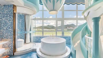 Ice and Snow Kingdom Castle Room (Dream Castle + Fun Slide + 2 round beds of 2 meters each) | Individually decorated, iron/ironing board, free WiFi