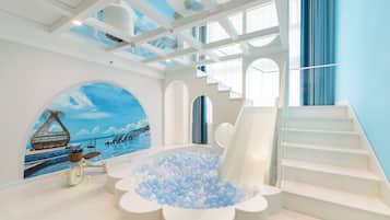 Fantasy Ocean (Fun Bubble Pool + Mini Slide) | Living area