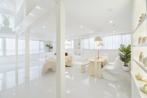 Family Suite | Iron/ironing board, free WiFi