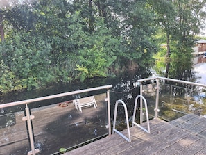 Terrace/patio - Holiday Home 'Am Wasser, Bootshaus' with Private Terrace (Güstrow)