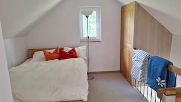 2 bedrooms, bed sheets