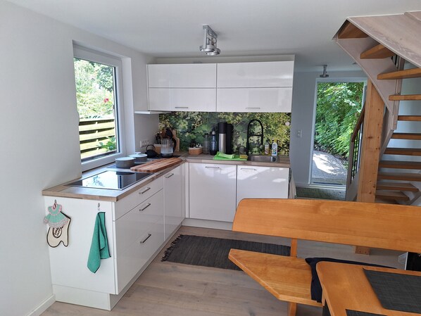 Fridge, stovetop, coffee/tea maker, electric kettle