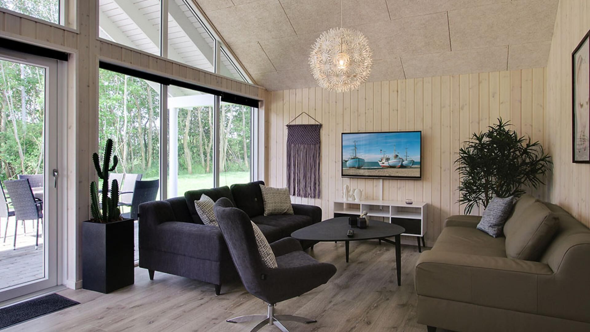 TV, fireplace, table football, ping pong