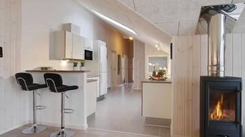 Fridge, dishwasher, coffee/tea maker, electric kettle