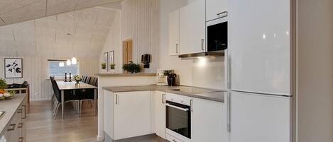 Fridge, dishwasher, coffee/tea maker, electric kettle