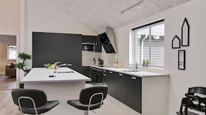 冷蔵庫、オーブン、コンロ、コーヒー / ティーメーカー