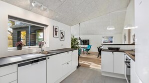 Fridge, oven, stovetop, coffee/tea maker