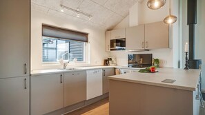 Fridge, oven, stovetop, coffee/tea maker