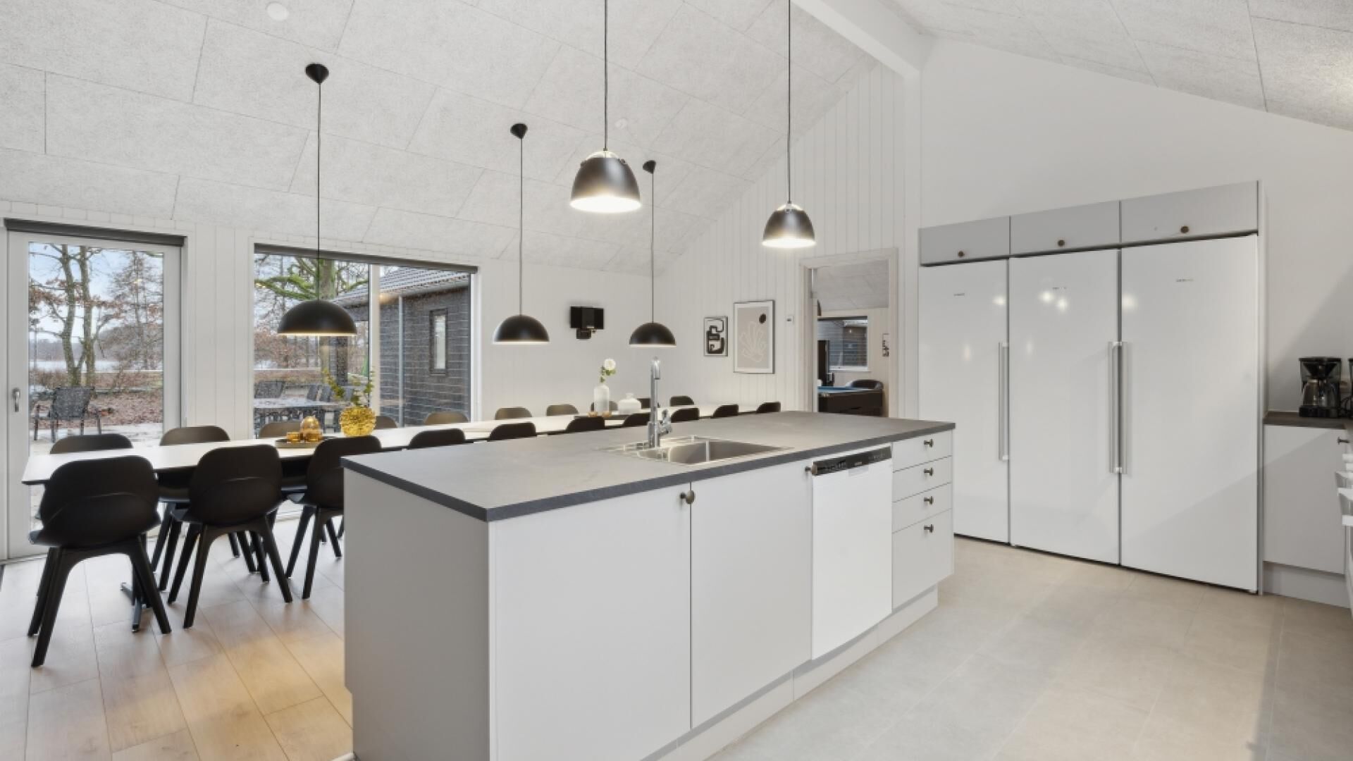 Réfrigérateur, four, plaque de cuisson, cafetière/bouilloire