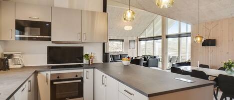 Réfrigérateur, four, plaque de cuisson, cafetière/bouilloire