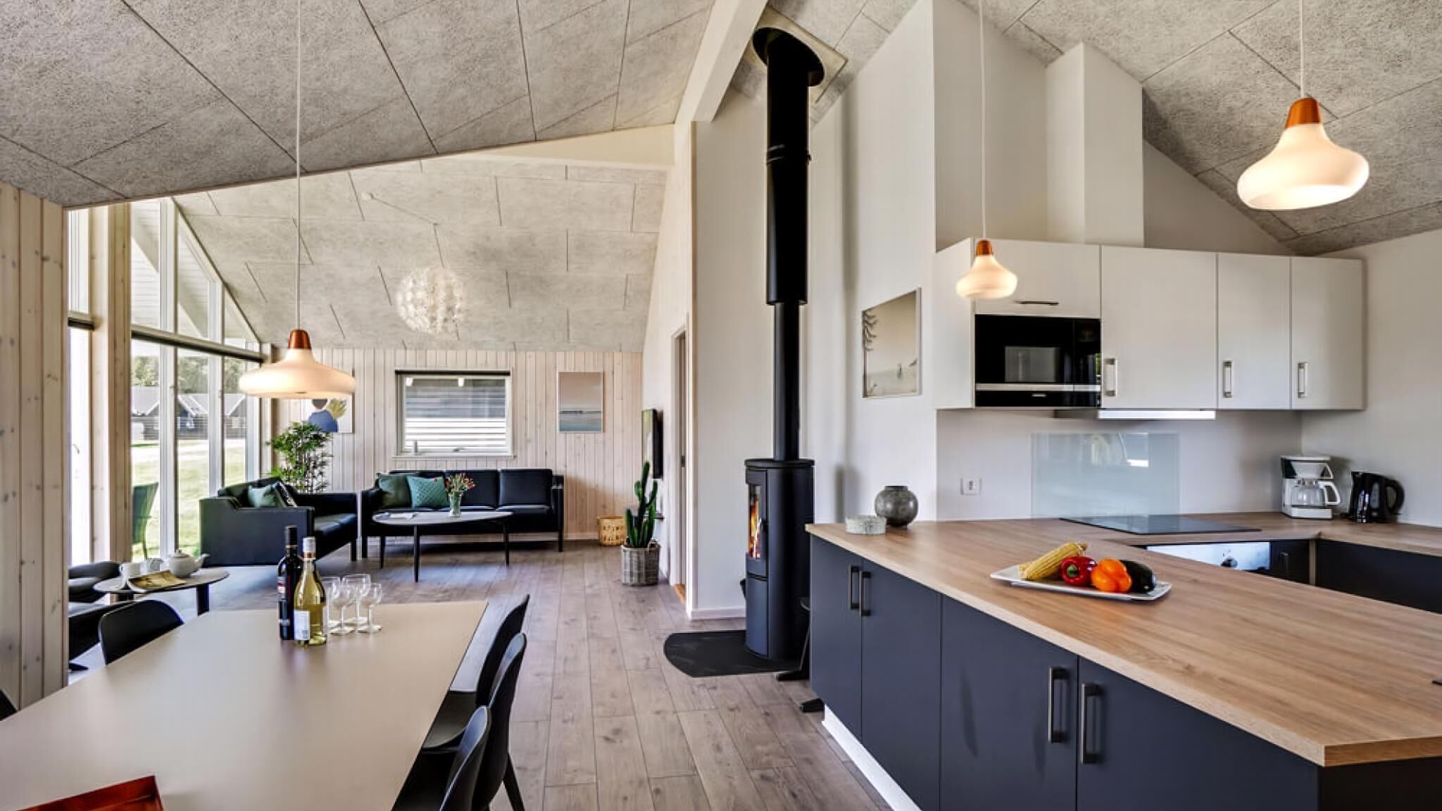 冷蔵庫、オーブン、コンロ、コーヒー / ティーメーカー