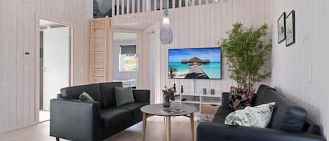 TV, fireplace, foosball, table tennis