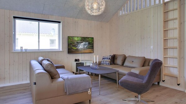 Peis, fotballspill og bordtennis