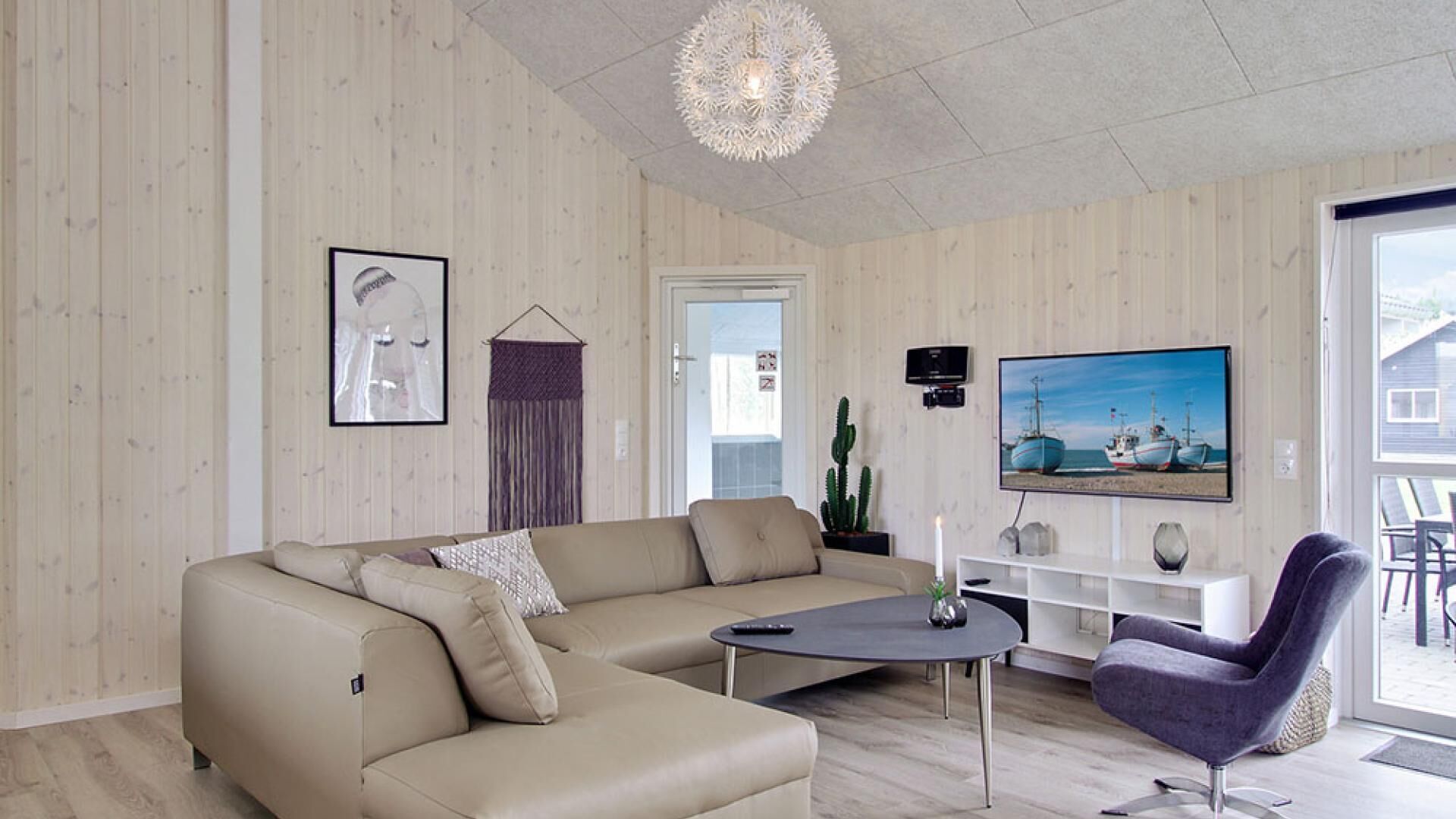 Peis, fotballspill og bordtennis