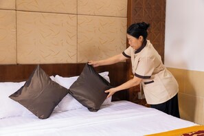 Deluxe Room, City View | In-room safe, laptop workspace, soundproofing, free WiFi - Hoang Anh Star Boutique Hotel (phuong Trung My Tay)