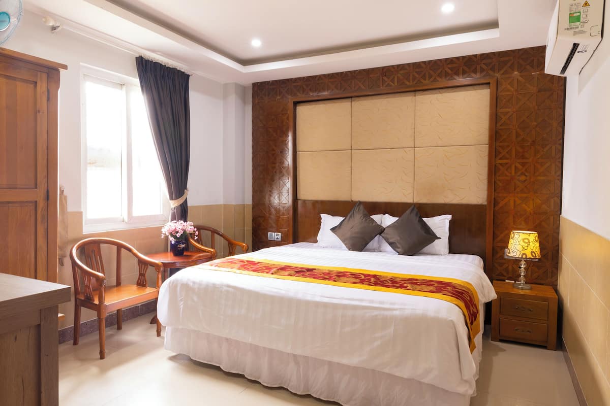 Deluxe Room, City View | In-room safe, laptop workspace, soundproofing, free WiFi