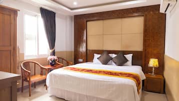 Deluxe Room, City View | In-room safe, laptop workspace, soundproofing, free WiFi