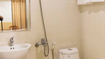 Deluxe Room, City View | Bathroom | Hair dryer, slippers, towels, toilet paper