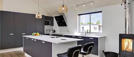 Fridge, oven, stovetop, coffee/tea maker