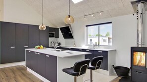 Fridge, dishwasher, coffee/tea maker, electric kettle