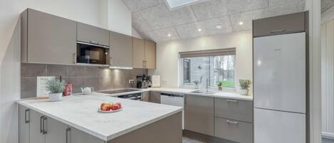 Fridge, dishwasher, coffee/tea maker, electric kettle