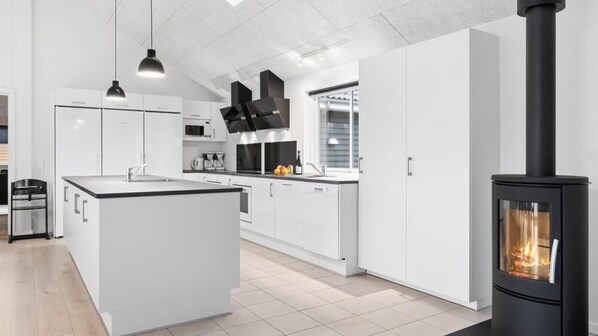 Fridge, dishwasher, coffee/tea maker, electric kettle