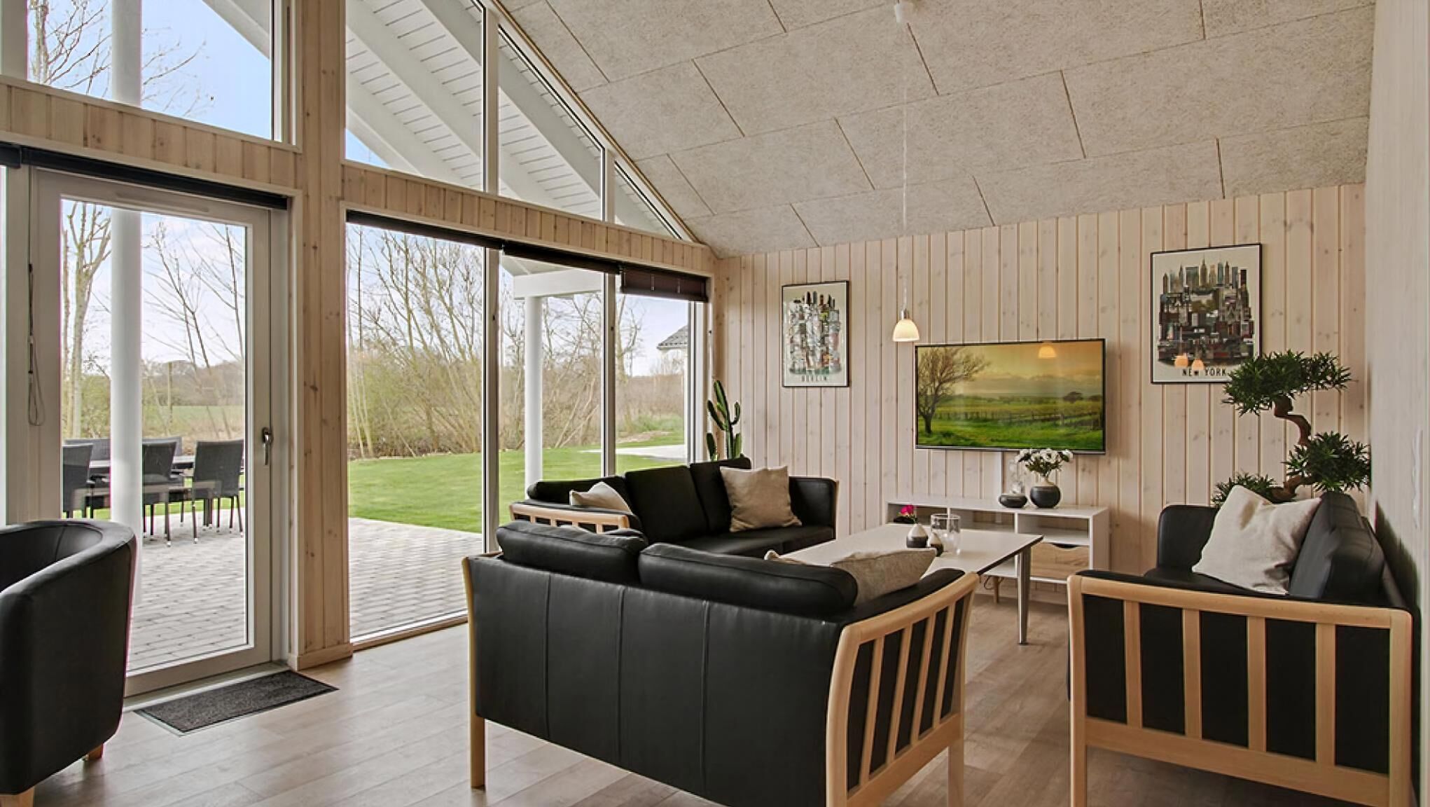 暖炉、テーブルサッカー台、卓球台