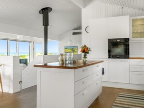 Fridge, dishwasher, cookware/dishes/utensils