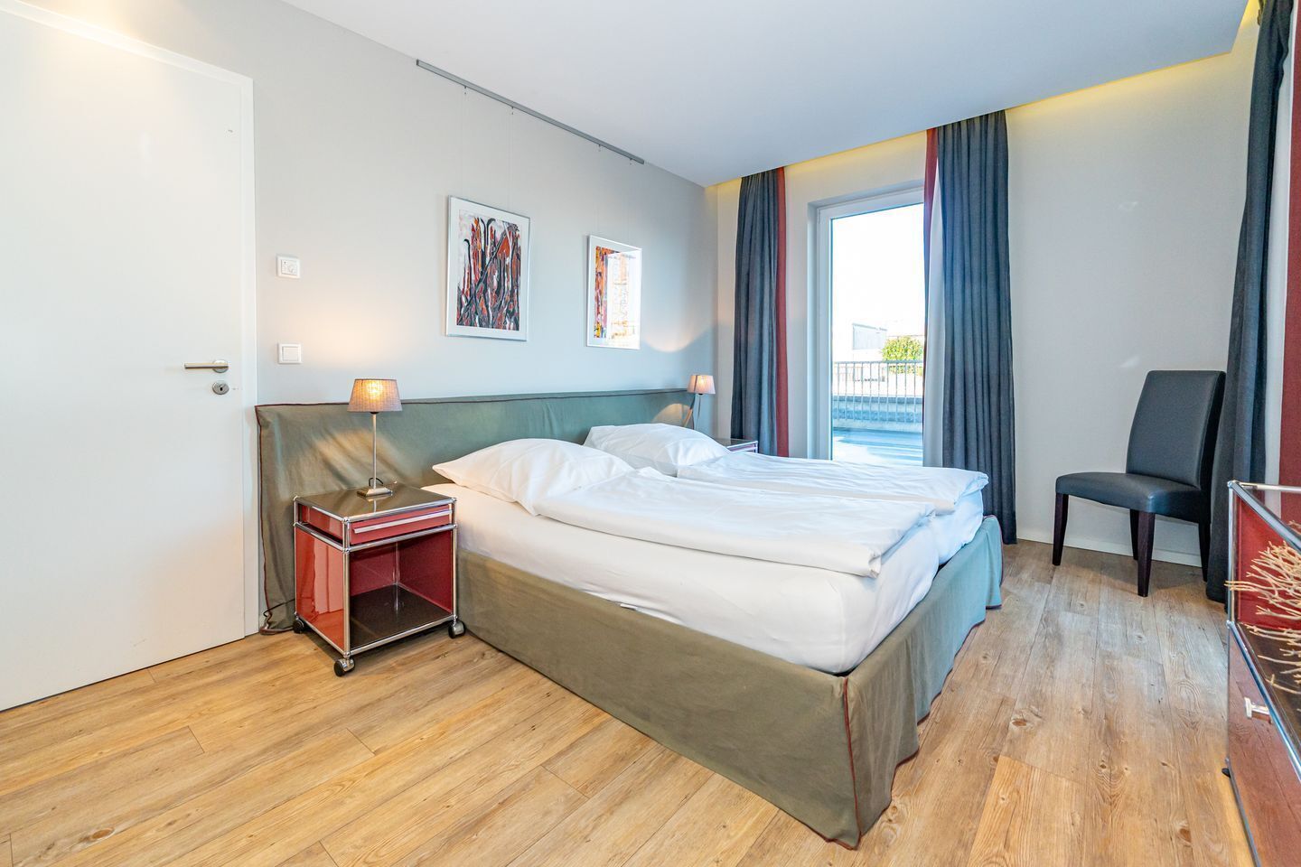 2 bedrooms, desk, iron/ironing board, WiFi