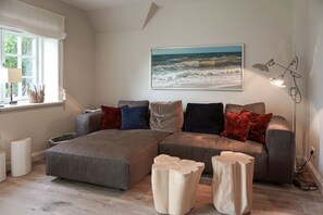 TV, fireplace, stereo
