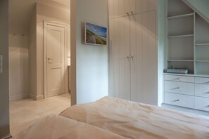 Unclassified image, 3 of 58, button