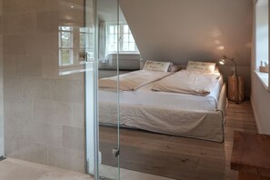 Unclassified image, 5 of 58, button