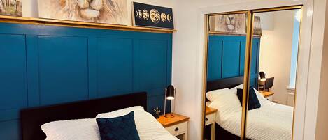 2 chambres, fer et planche à repasser, Wi-Fi, draps fournis