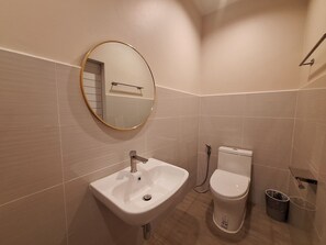 Superior Room, City View | Bathroom | Free toiletries, hair dryer, towels, soap