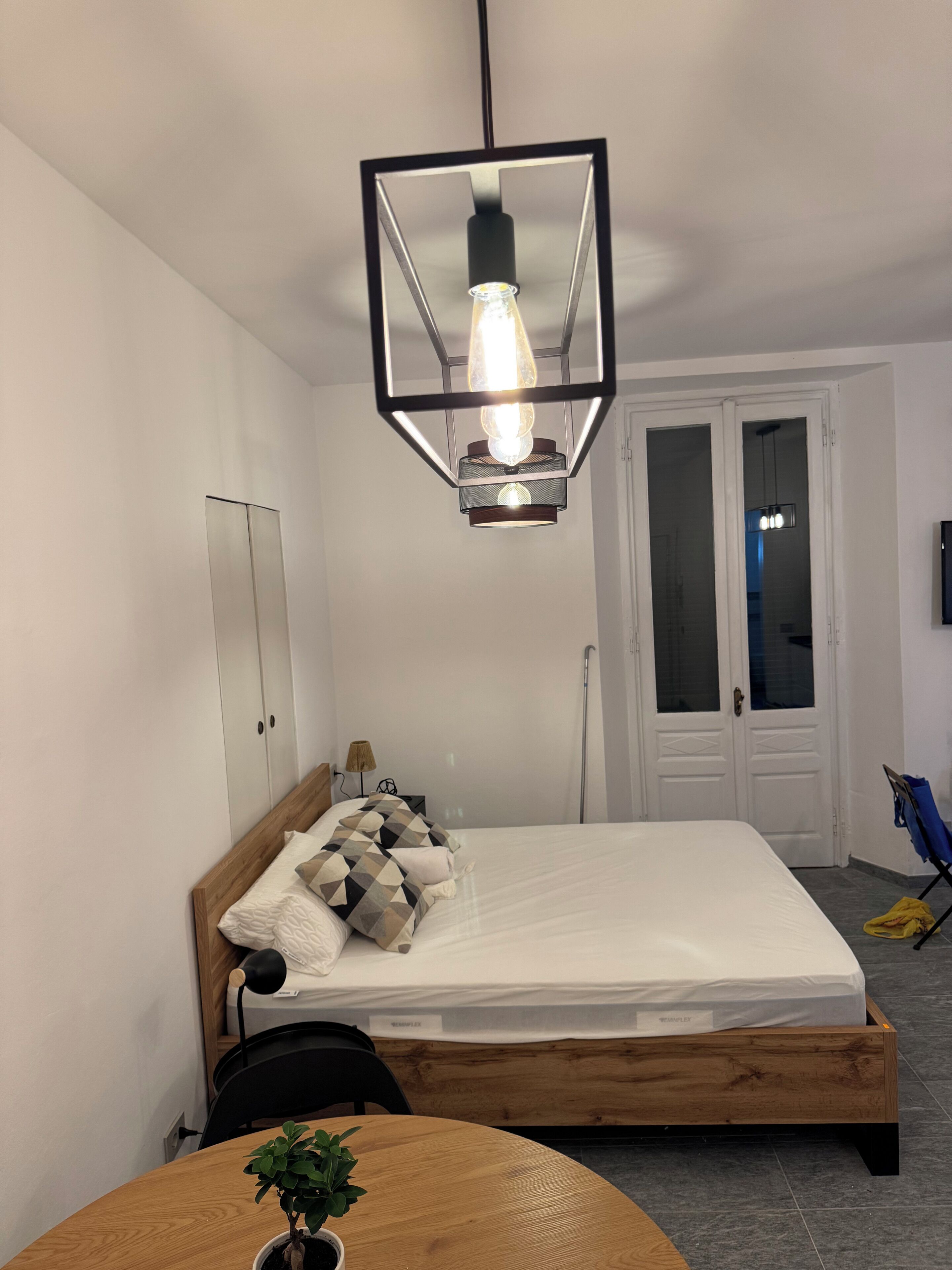 1 camera, Wi-Fi, lenzuola